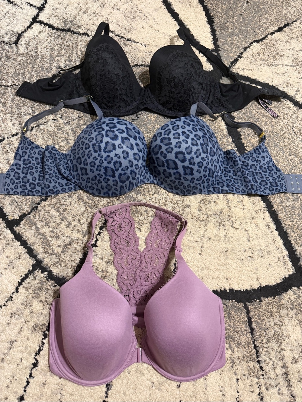 Victorias Secret Body By Victoria bras 34ddd